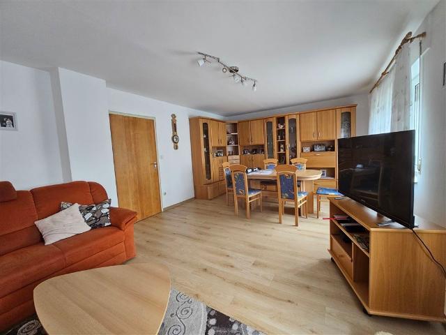 Familientraum im Grünen: Großes Grundstück mit Halle und Doppelhaus Potential!