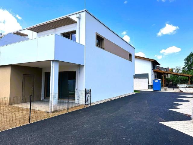 Familientraum in Massivbauweise Modernes Reihenhaus mit Garten Inkl. PV Anlage
