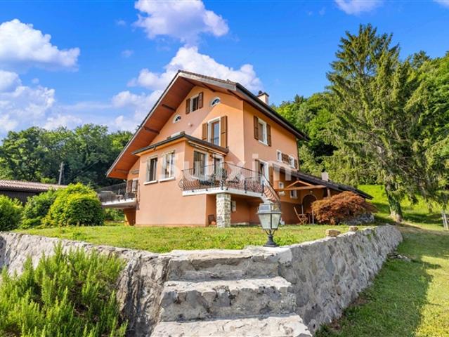 Familienvilla mit großem Garten!