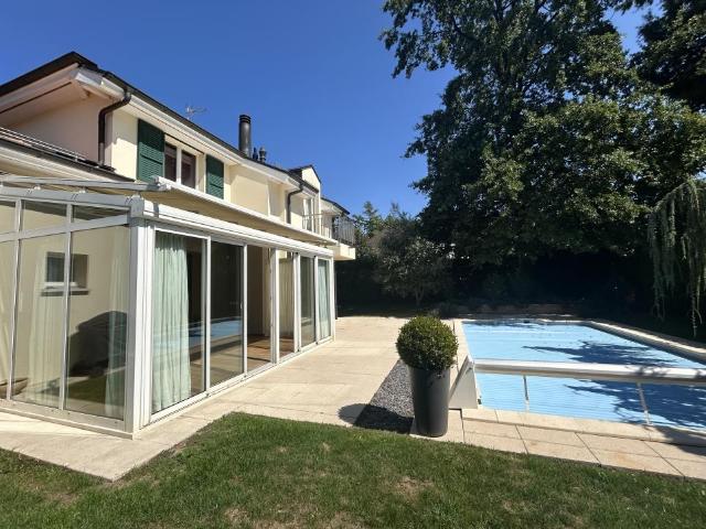 Familienvilla mit Pool in Vésenaz
