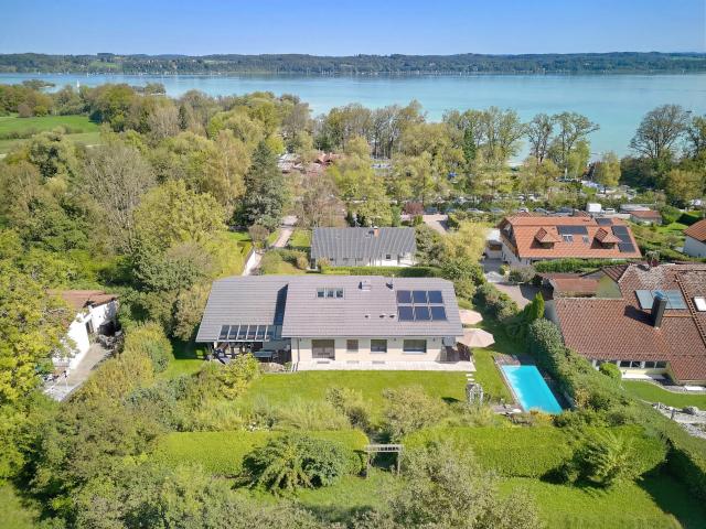 Familienvilla mit Pool, luftigem Strandhausflair, Seeblick, Lift und Einliegerwohnung in Seenähe