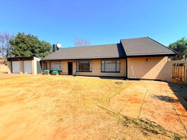 family 3 bedrooms and 2 bath home on.