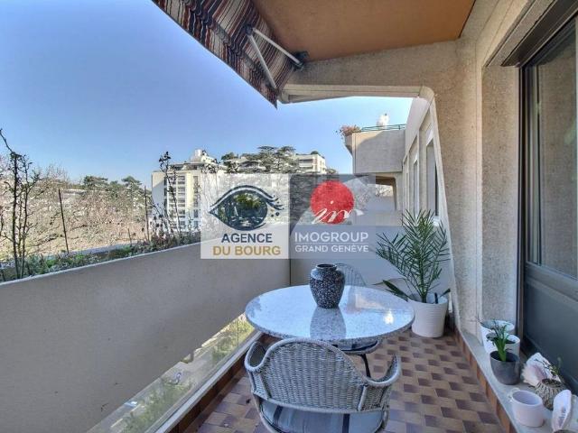Family apartment with balcony and beautiful view of the Salève Champel / Florissant on the 5th floor