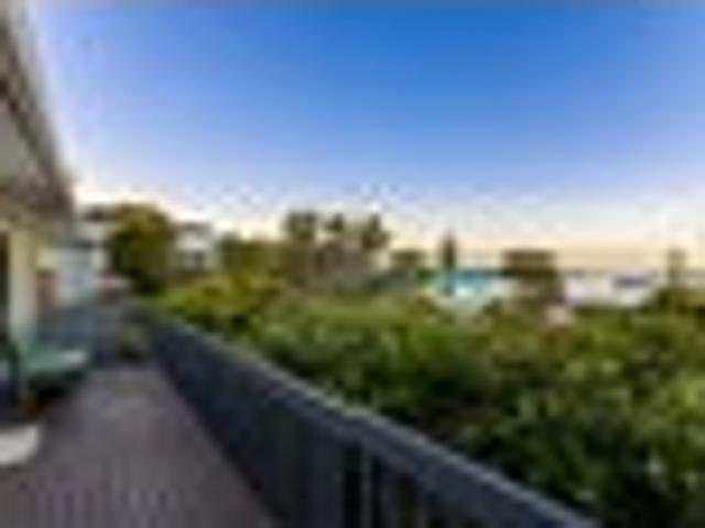 Family Favourite! Views, Sun & Park Access