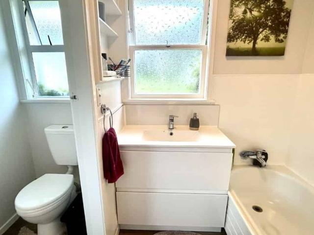 Family Friendly 3 Bedroom Home with Secure Backyard