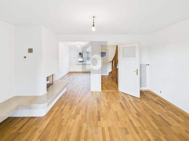 FAMILY FRIENDLY, RUSTIC WITH GARDEN AND FIREPLACE