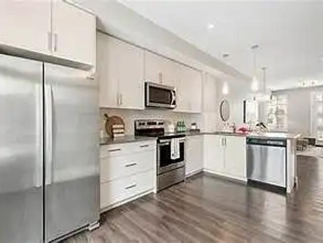 Family friendly Town house in Seton close to Everything Attached Double Garage