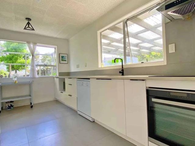 Family House in convenient Browns Bay