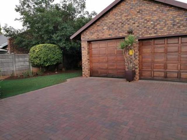 family home to rent in golfpark