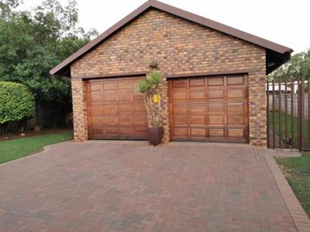 family home to rent in golfpark
