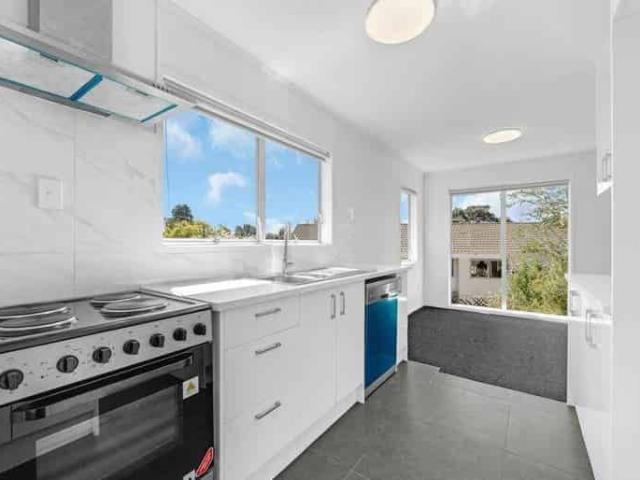 Family Home with Huge Backyard – Glen Eden Living at Its Best