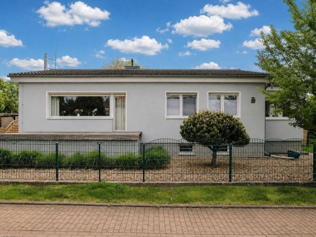 Family Home with Potential in a quiet Location in Marquardt
