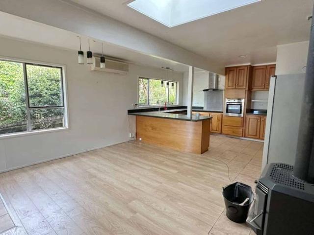 Family Home with swimming pool in Forrest Hill