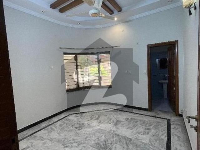 Family Home With 5 Beds, 6 Baths, Lawn, Parking And Dual Kitchens At A Fair Price F 11