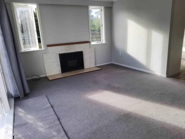 Family home awaits in Hillpark!