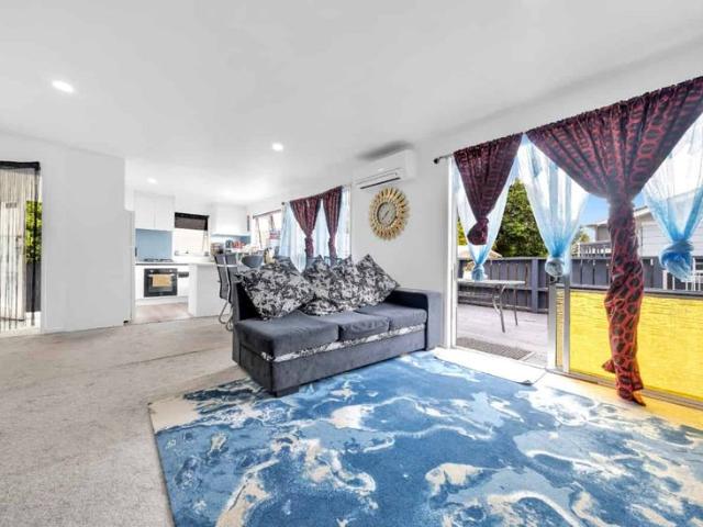 Family Home in Handy Weymouth Location for Rent at $720pw – 1 Gibbons Road, Weymouth