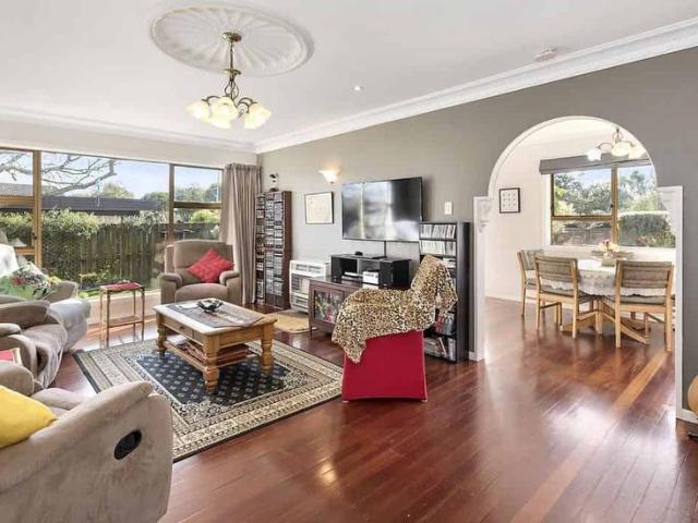 Family Home in Prestigious Queenwood Location