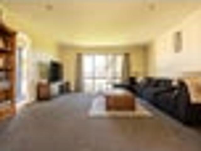 Family living on 922m2 in prestigious Kelvin Grove