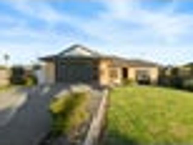 Family Living in Sought After Parkhaven Estate!