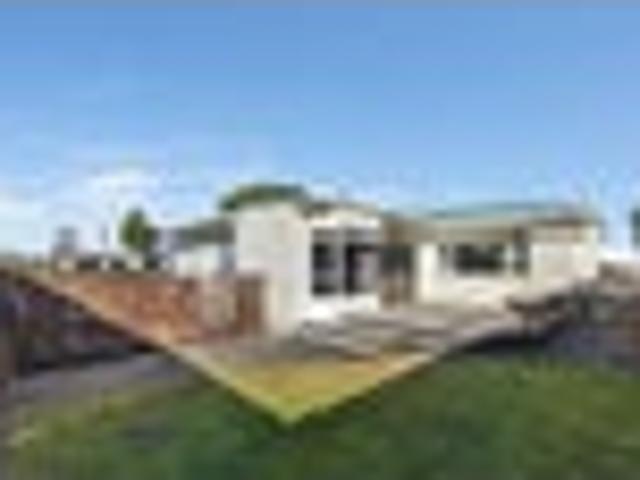 Family living with classic 1950s charm