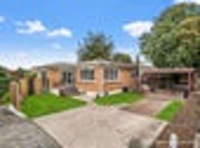 Family Living,With Flexibility Downstairs