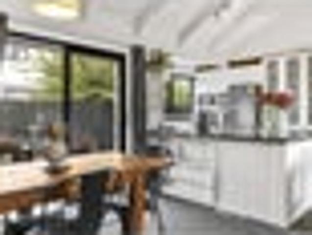 Family Living with Scenic Surrounds
