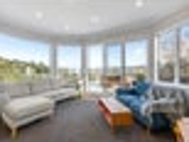 FAMILY LIVING WITH STUNNING VIEWS & SPACE