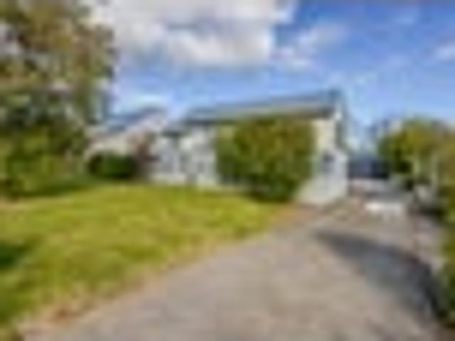 Family spaces, double glazing, fantastic garage