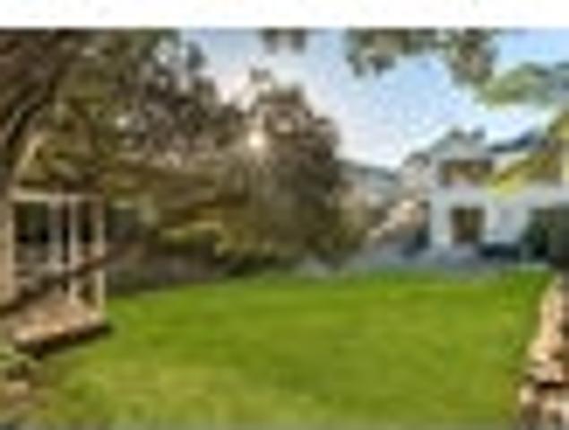Family villa in the heart of Devonport