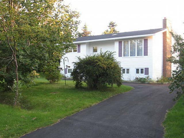 Fantastic 4 Bedroom, 2 Bath Home Close To Walking Trails!