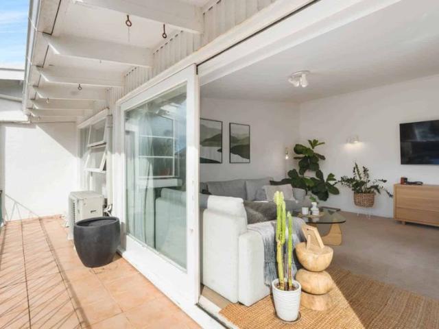 Fantastic Beachside Apartment Lawns and wate.