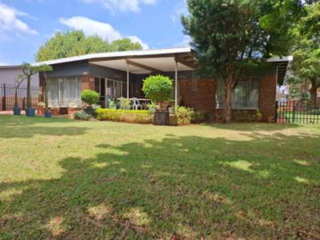 fantastic buy! 4 bedroom family hous.