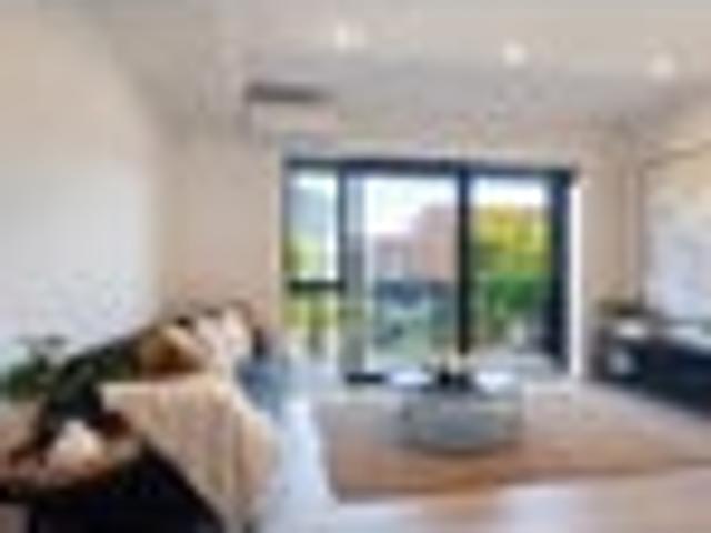 Fantastic Ground Floor Apartment with Carpark
