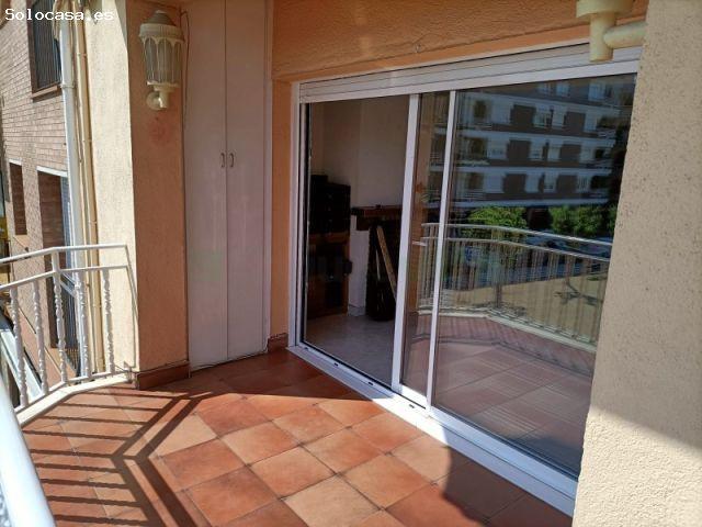Fantàstic dúplex sense veïns, distribuït en 101 m². Lhabitatge disposa de 4