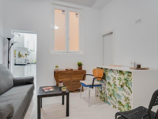 Fantastic exterior room with balcony in Plaza Mayor