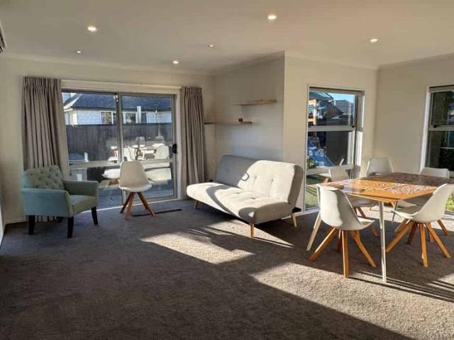 Fantastic Family Living in Whio