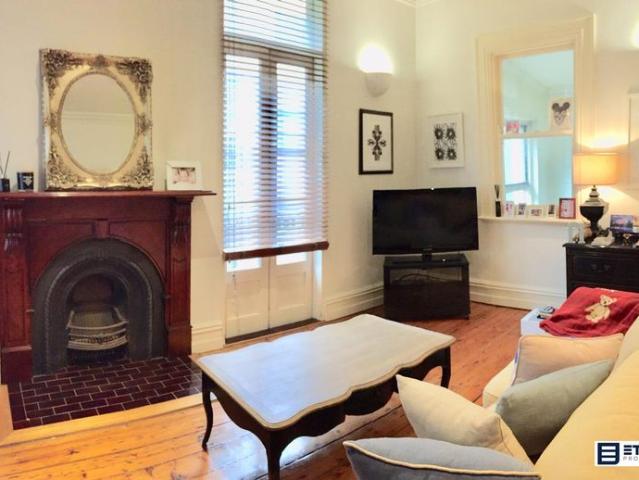 Fantastic location close to beach and cafes