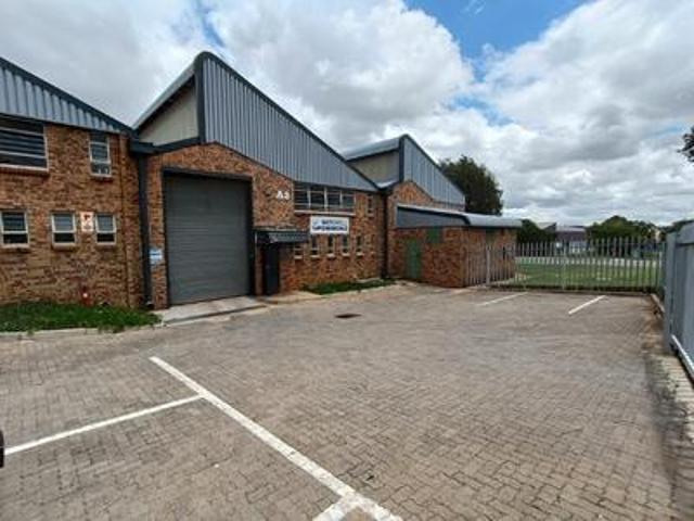 fantastic mini warehouse to let in r.