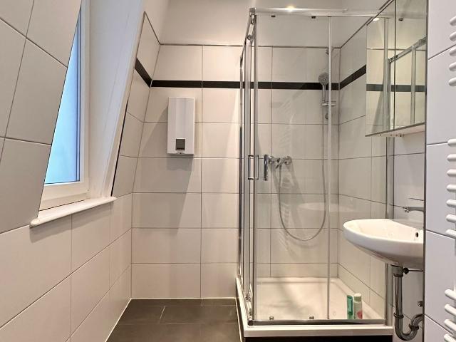 Fantastic suite near school