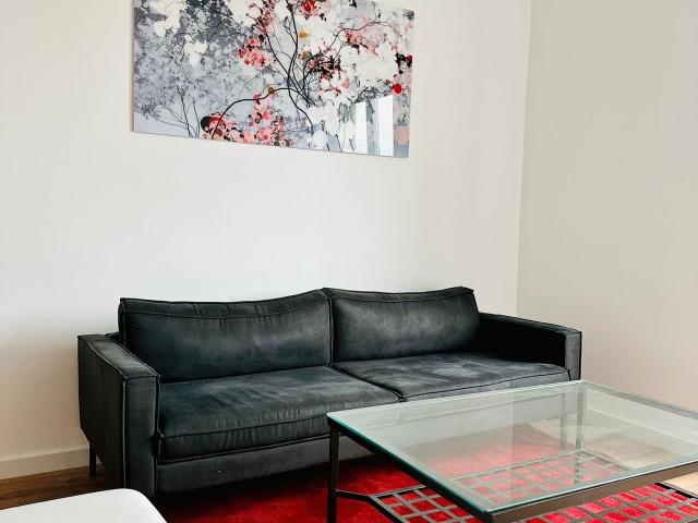 Fantastic suite near school, Frankfurt Amsterdam Apartments for Rent