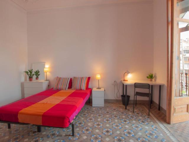 Fantastic room in Eixample in shared flat, only women