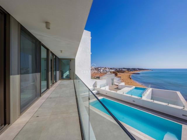 Fantástica moradia com Piscina Privada e Vista Mar na Baixa. 214m² Albufeira e olhos de água