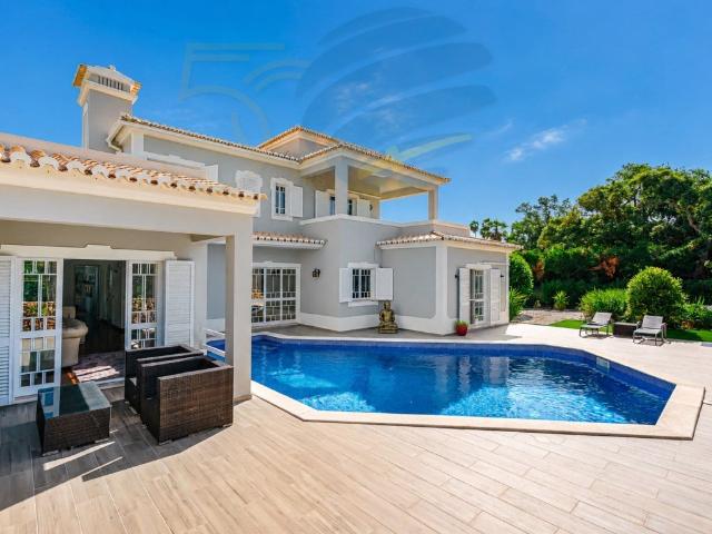 Fantástica moradia com piscina privada, num ambiente tranqui. 229m² Lagoa e Carvoeiro