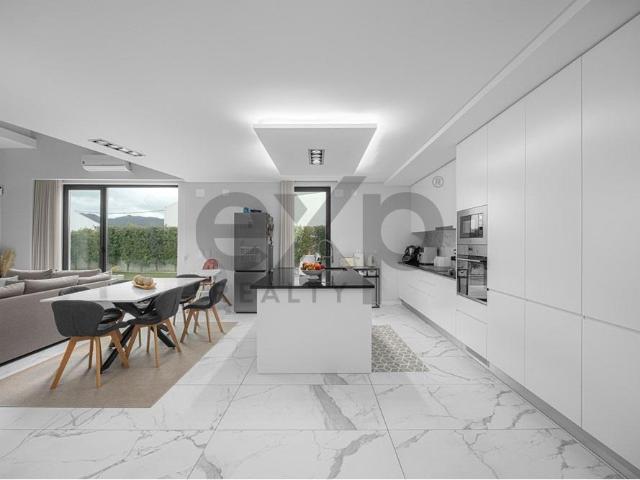Fantástica Moradia de 2023 a 5 Minutos das Praias 198m² Agualva e Mira Sintra