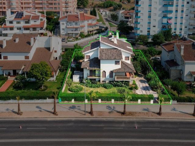 Fantástica Moradia Isolada V6, em plena Avenida das Palmeira. 564m² Castelo Branco
