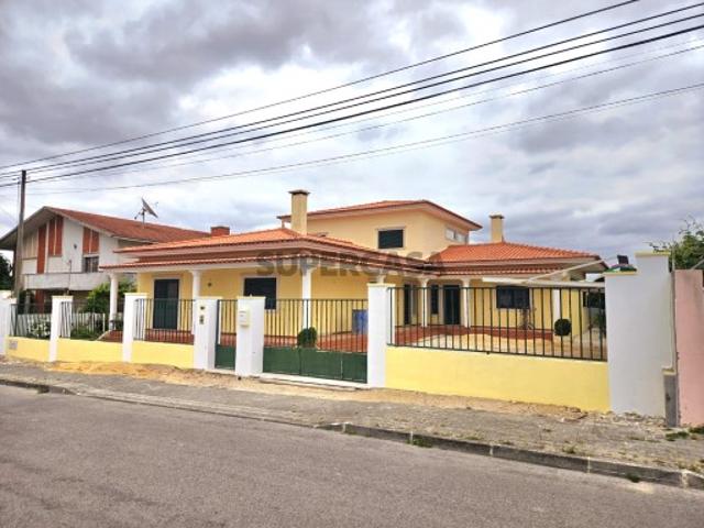 Fantástica Moradia Isolada, inserida em lote de 1032m2