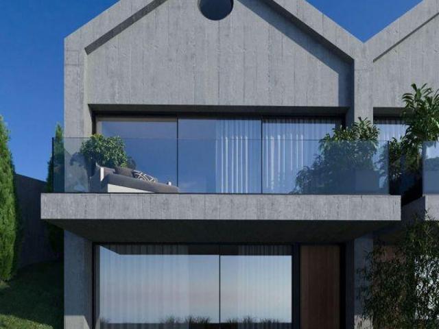 Fantástica moradia T2 duplex, com jardim, varanda e vista desafogada sobre a Foz do Rio Douro | 26063860726
