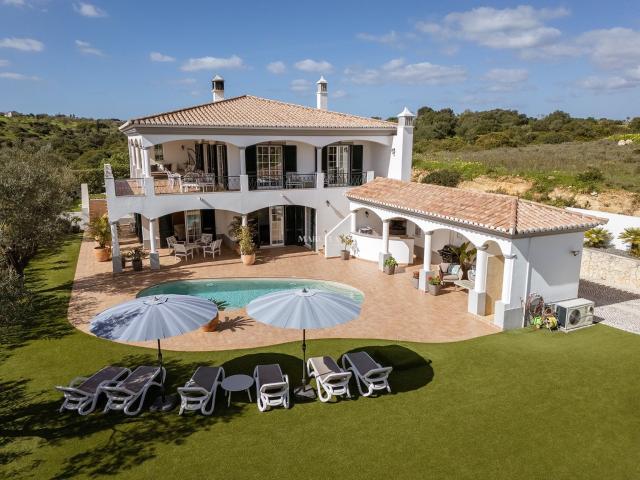 Fantástica Moradia T3+1 Com Piscina Aquecida E Garagem No Po. 347m² Lagos