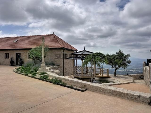 Fantástica Moradia T3+1 com piscina e vistas sobre a montanha e foz do Minho