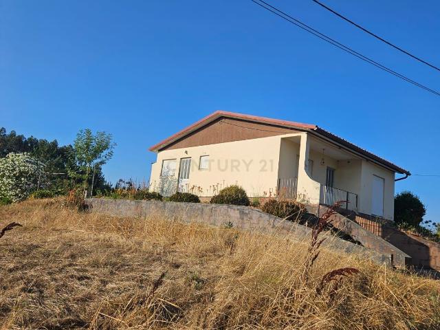 Fantástica moradia T3, com garagem, jardim e quintal